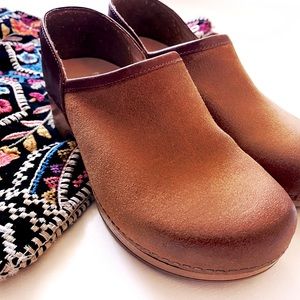 LIKE NEW Dansko Brenna Clog